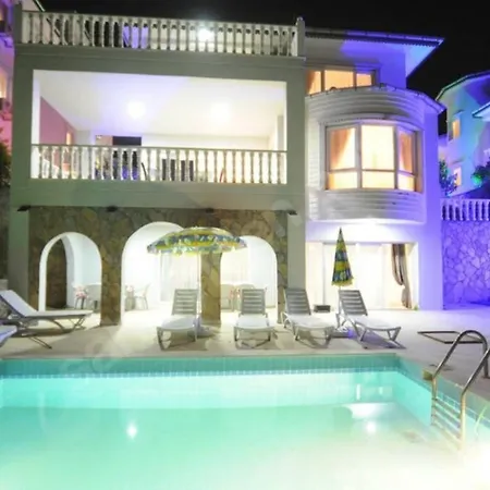 Rainbow Villas Excellent Luxury * ألانيا